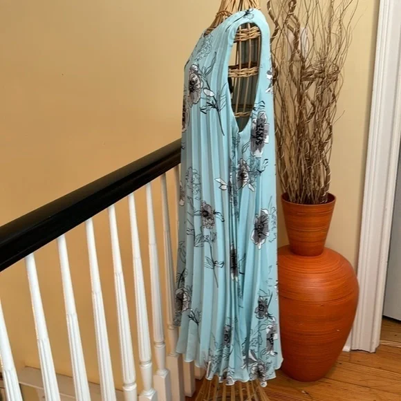 Fair Lady NWT blue dress with gray white black flowers - Picture 3 of 10